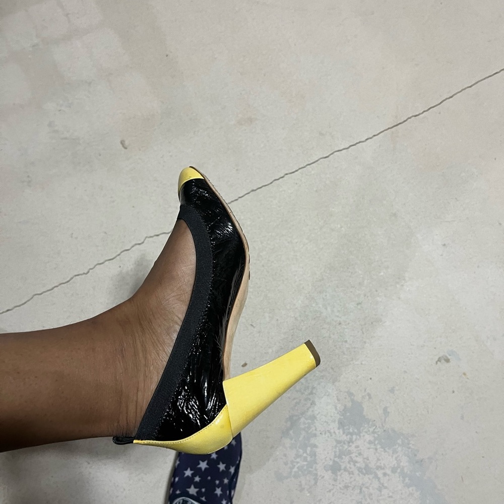 Chanel patent leather pumps; navy and yellow; interlocking CC; round toes 3inch